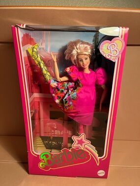 Barbie Pink and Blue Retro Dream House Box Art